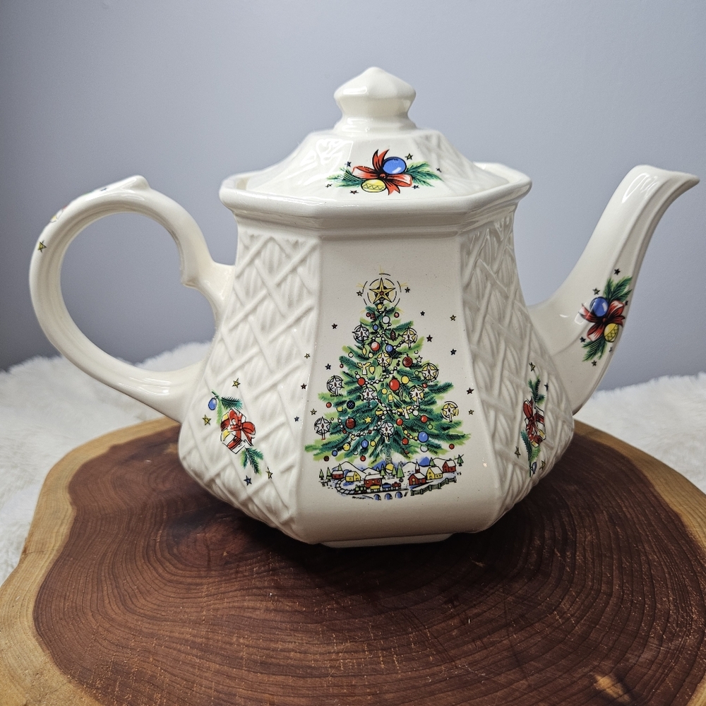 Sadler England Christmas Eve Vintage Teapot